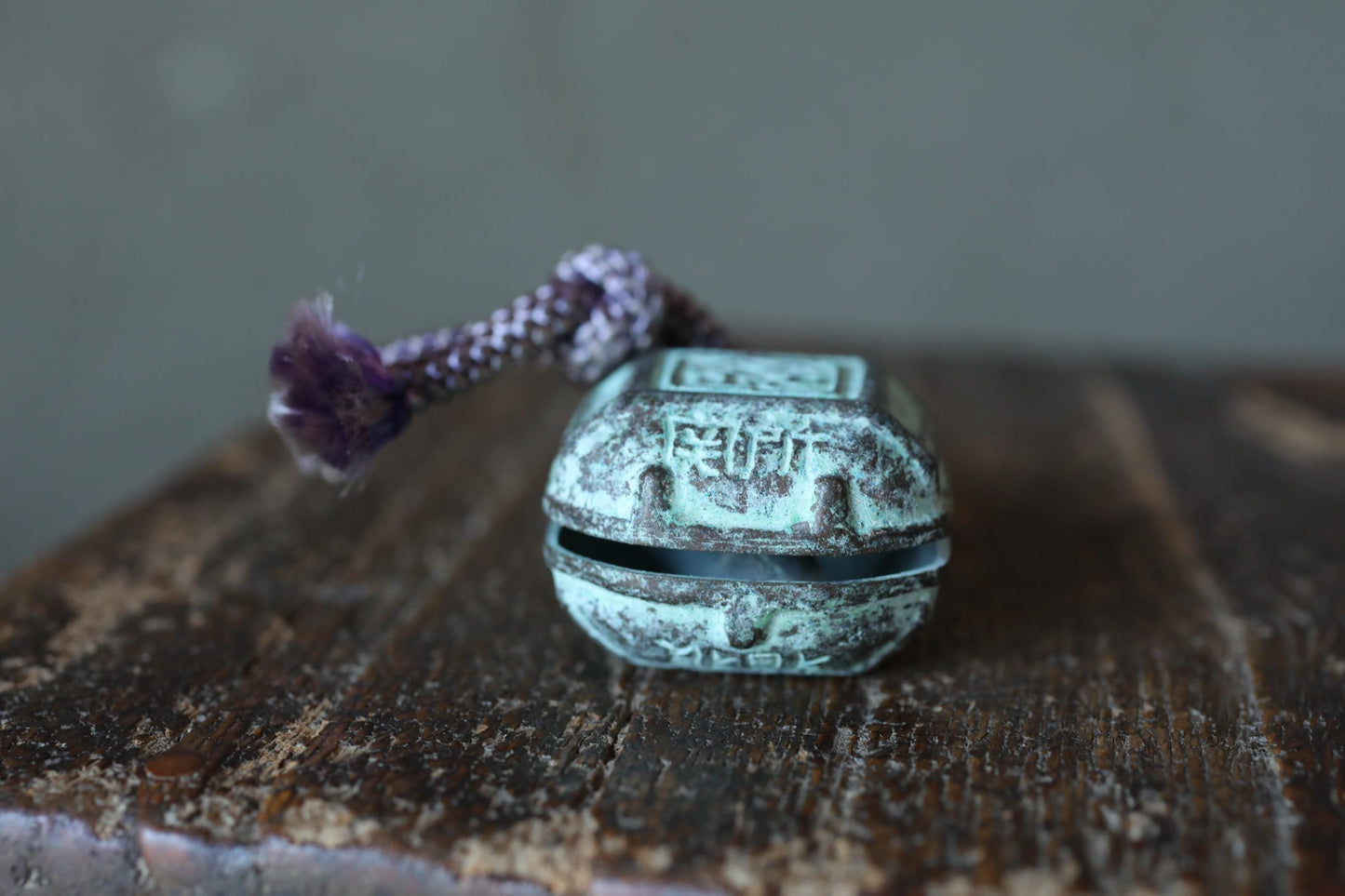 Japanese vintage Bronze metal small bell with KANJI calligraphy 鈴(bell), key charm made of metal H1.4in×2in/ H3.5×5cm