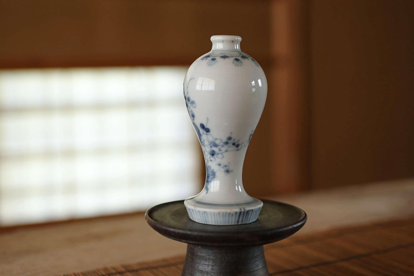 Japanese antique porcelain small vase indigo blue with botanical hand painting beautiful "KOIMARI" Edo craft 1800s H4.9×2.2in/H12.5×5.2cm