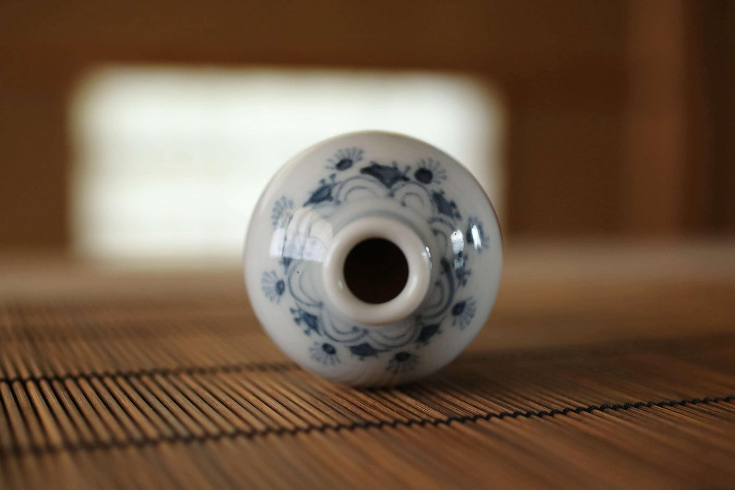 Japanese antique porcelain small vase indigo blue with botanical hand painting beautiful "KOIMARI" Edo craft 1800s H4.9×2.2in/H12.5×5.2cm