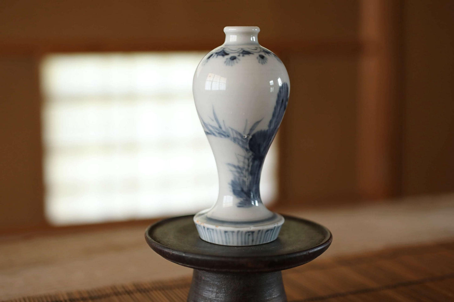 Japanese antique porcelain small vase indigo blue with botanical hand painting beautiful "KOIMARI" Edo craft 1800s H4.9×2.2in/H12.5×5.2cm