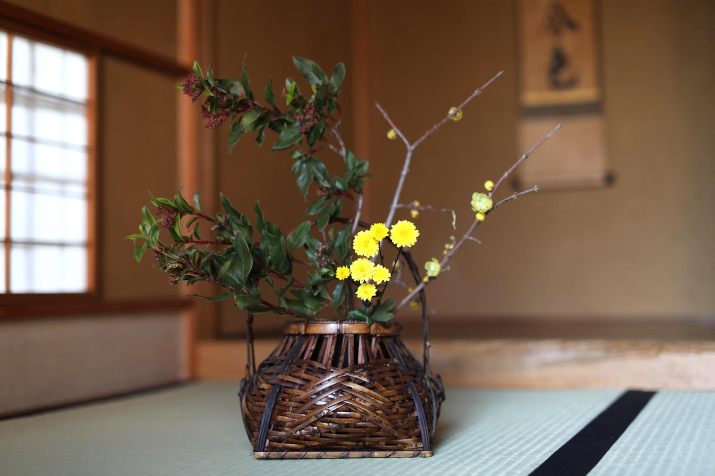 Japanese antique bamboo woven basket with a handle, hand craft For IKEBANA Tea ceremony, Hana-kago 1960s H11.4×9.4in / H29×24cm