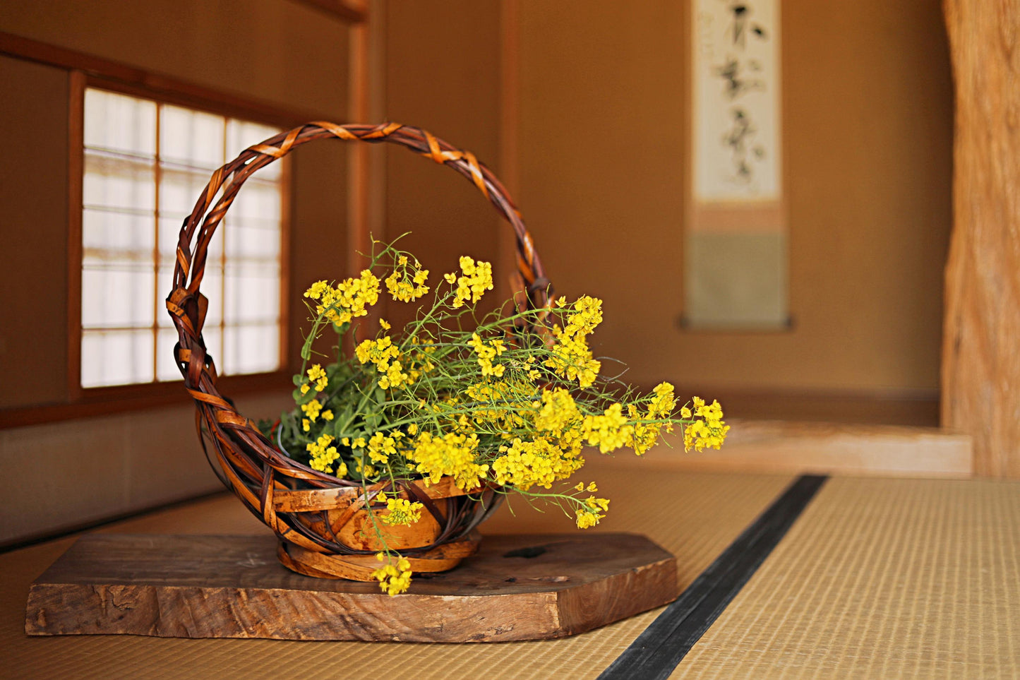 Large! Japanese vintage bamboo woven basket in smoke stained color ,For IKEBANA, Tea ceremony, Hana-kago H18.5x15.4in/H47cm×39cm