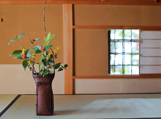 FINE! Japanese vintage large bamboo woven vase with handle in smoke stained color for tea ceremony IKEBANA hand craft furniture H20in/H51cm