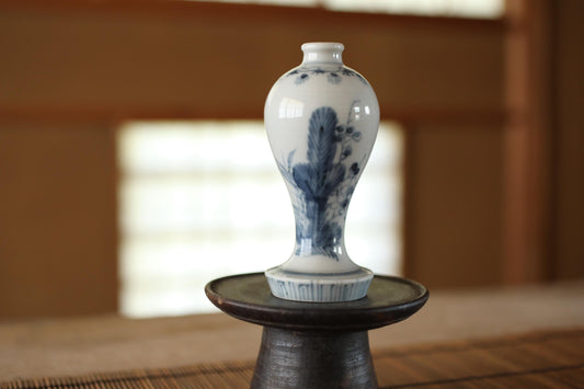 Japanese antique porcelain small vase indigo blue with botanical hand painting beautiful "KOIMARI" Edo craft 1800s H4.9×2.2in/H12.5×5.2cm