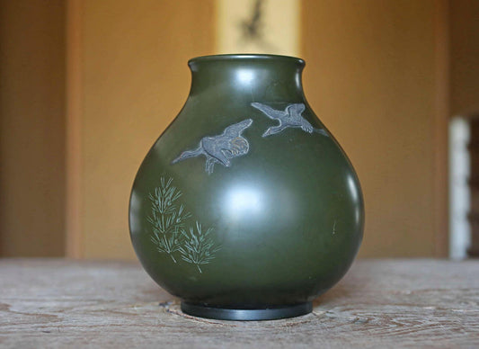 Japanese vintage bronze vase green color with relief of cranes, with signed , 1935s H6.7×5.9in /H17x15cm