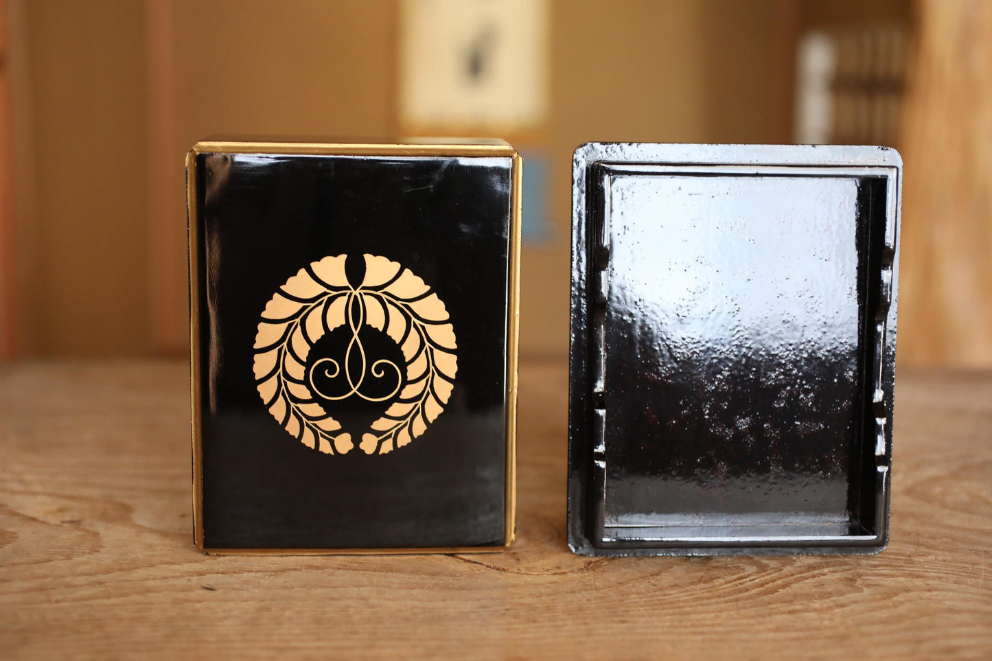 Japanese Makie Black Lacquer Gold wisteria SAMURAI crest wooden box URUSHI Maki-e, lacquer furniture buddhist alter 6.7×5.3in/17×13.5cm
