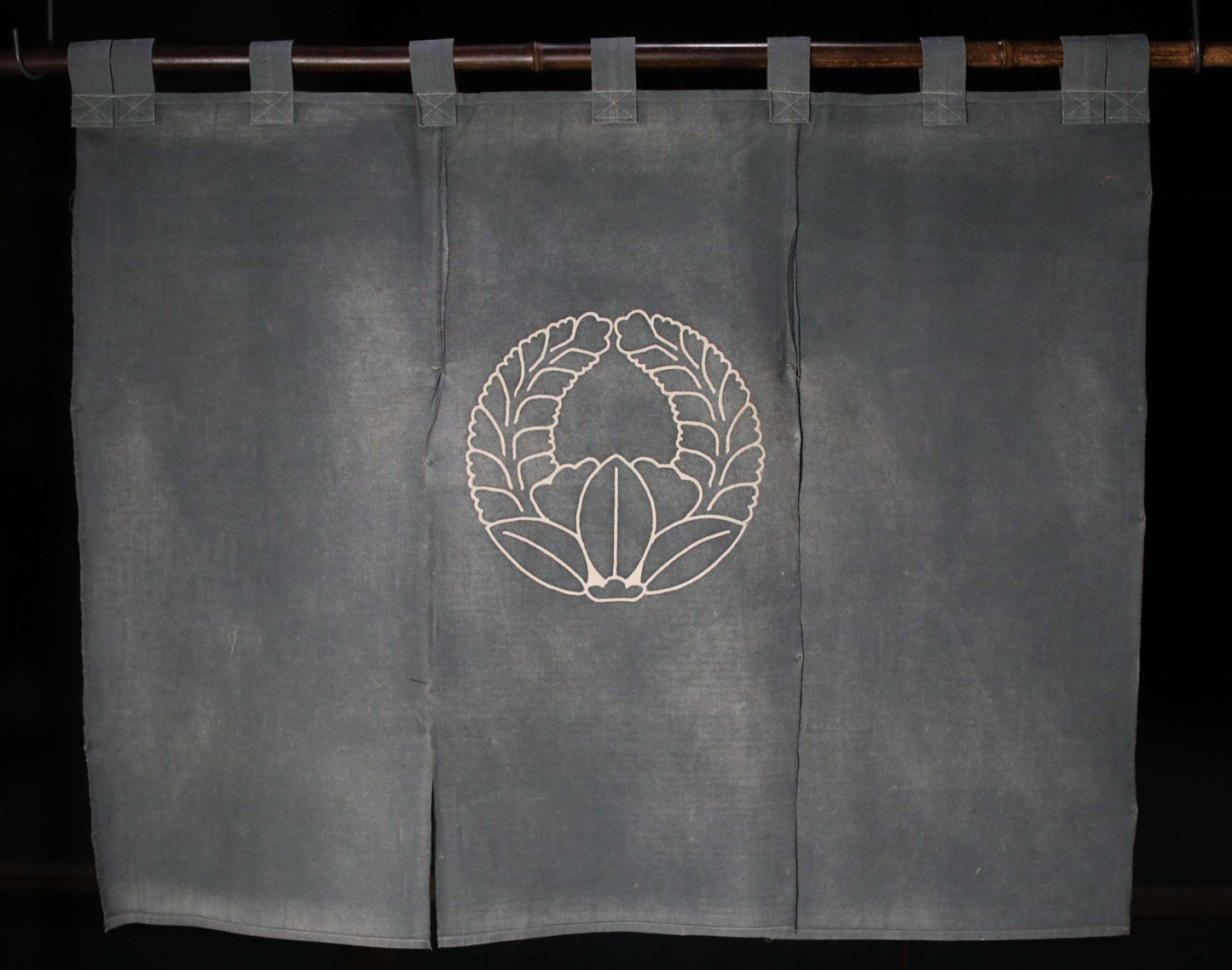 Japanese antique Noren curtain with a family crest of wisteria, gray curtain Japanese interior, wall hanging H33.9×39.8in/H86×101cm
