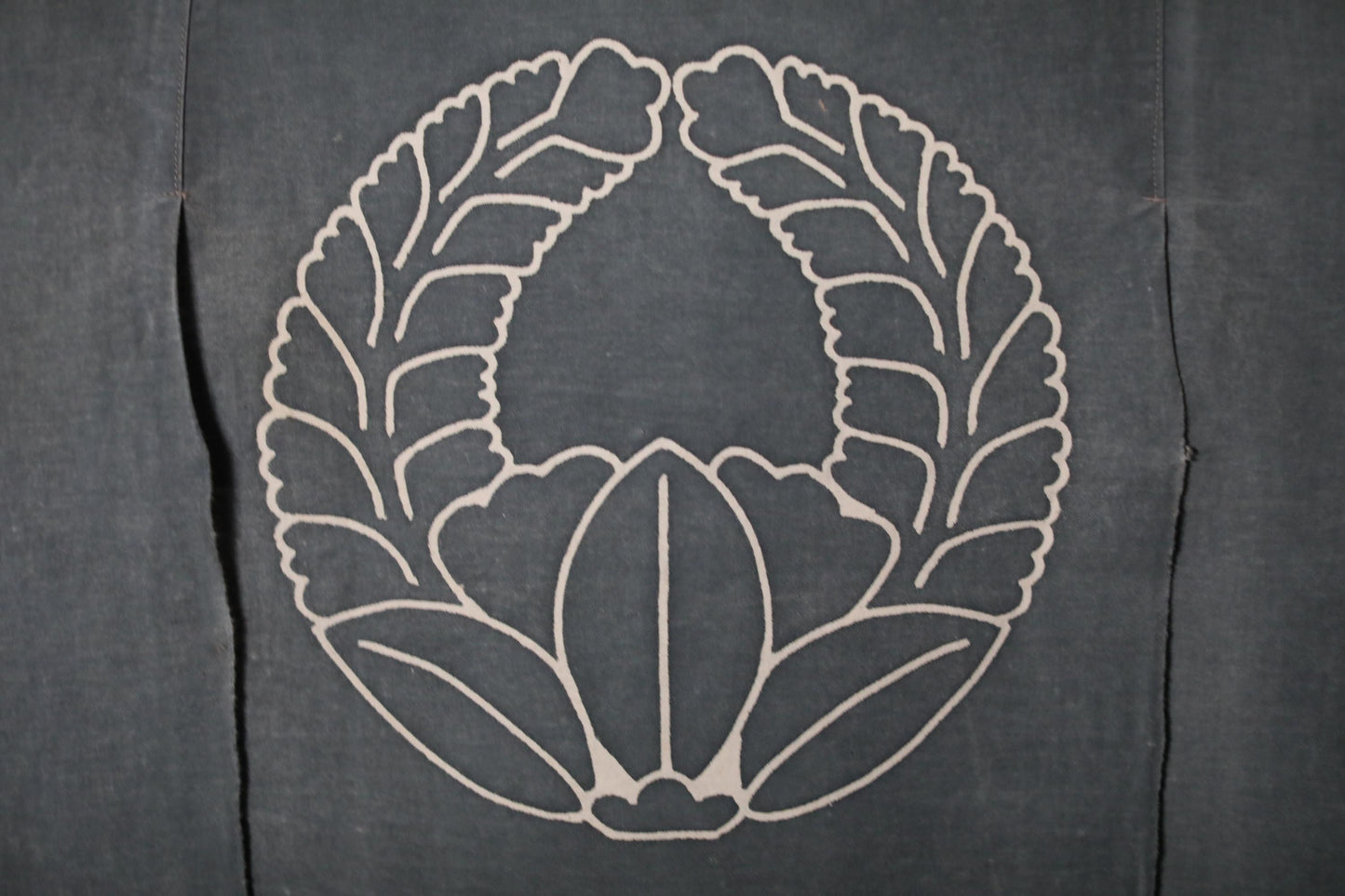 Japanese antique Noren curtain with a family crest of wisteria, gray curtain Japanese interior, wall hanging H33.9×39.8in/H86×101cm