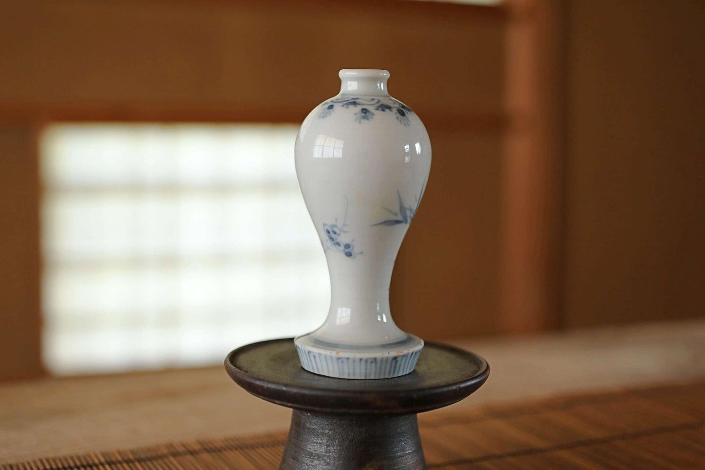 Japanese antique porcelain small vase indigo blue with botanical hand painting beautiful "KOIMARI" Edo craft 1800s H4.9×2.2in/H12.5×5.2cm