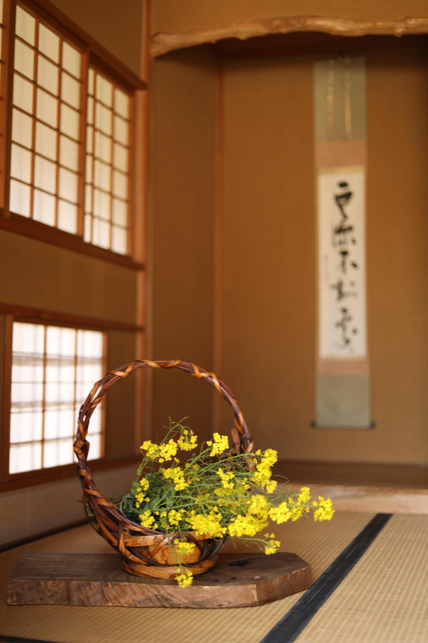 Large! Japanese vintage bamboo woven basket in smoke stained color ,For IKEBANA, Tea ceremony, Hana-kago H18.5x15.4in/H47cm×39cm